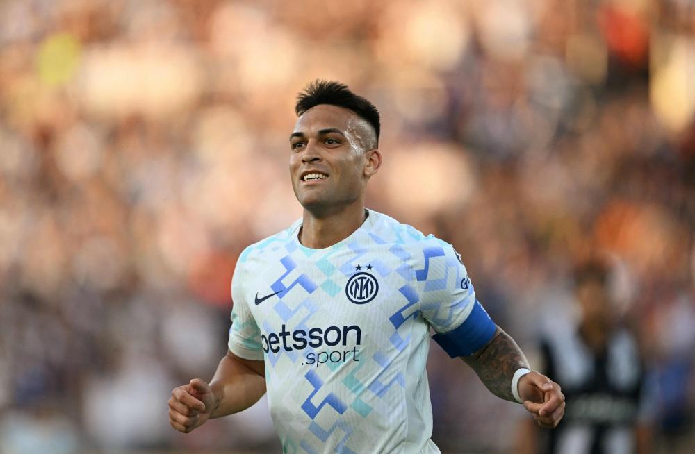 澳超官方：中央海岸水手vs悉尼FC因雷电天气推迟1个小时开球